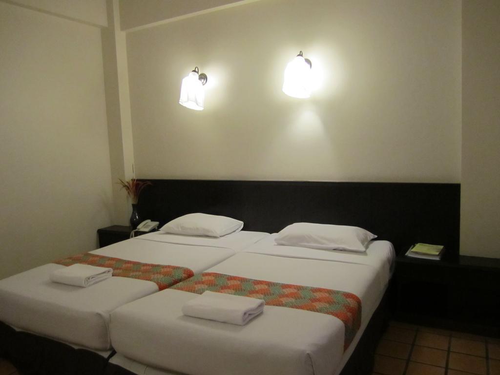 Rome Place Hotel Phuket Exterior foto